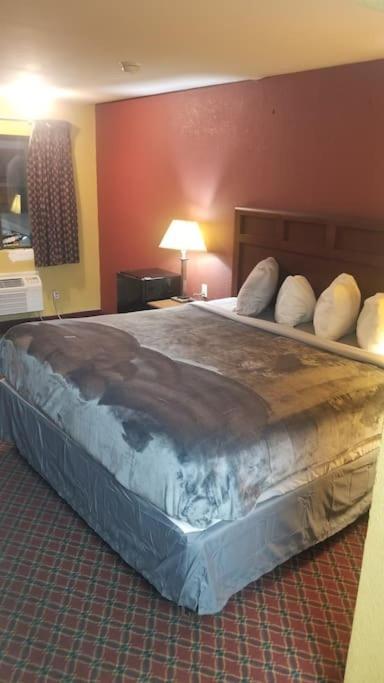 Osu Queen Bed Hotel Room 217 Wi-Fi Stillwater Exterior photo